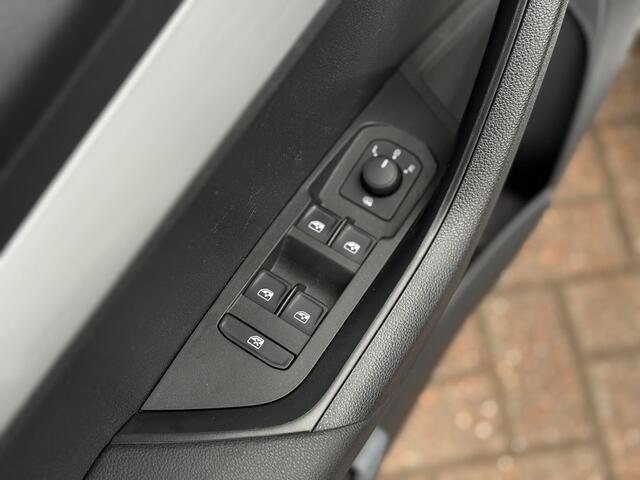 Skoda Karoq 1.0 TSI Ambition | Airco | Cruise control | Navigatie | Trekhaak | LM Velgen | PDC achter | Als Nieuw! | RIJKLAARPRIJS INCL 12 MAANDEN GARANTIE EN BEURT