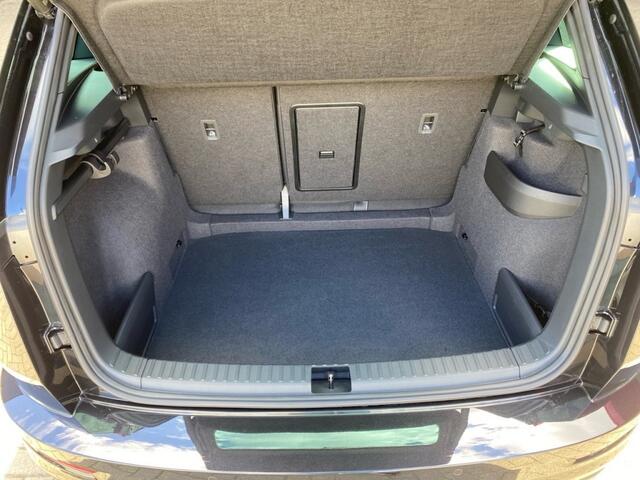 Skoda Karoq 1.5 TSI DSG SPORTLINE PANO-DAK/TREKHAAK/CAMERA/CARPLAY/ACC/STOELVERW