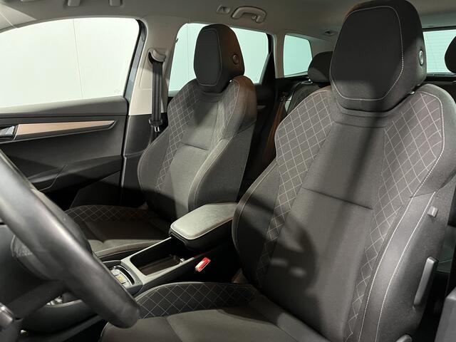 Skoda Karoq 1.0 TSI Ambition / CRUISE CONTROL/ SMARTLINK/ PARK. SENSOREN/ NAVI/ 17" LMV/ CLIMA/ STOEL VERWARM.