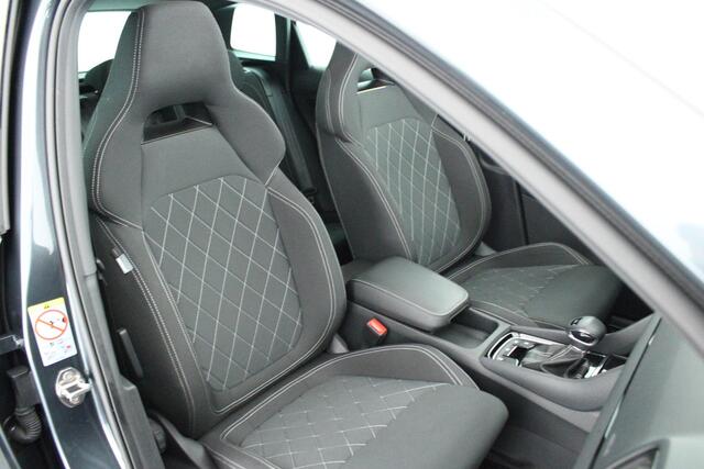 Skoda Karoq 1.5 TSI 150pk DSG Sportline Business Panoramadak Trekhaak Stoelverwarming