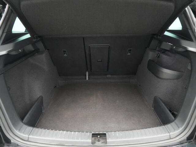 Skoda Karoq 1.5 TSI ACT 150pk Sportline Navigatie Trekhaak Camera Keyless Stoelverwarming 37 voorruit word vervangen