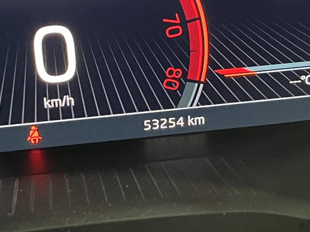 Skoda Karoq 1.0 TSI Ambition / PANO/ STUUR+STOEL VERWARMING/ PARK.SENSOREN V+A/ CAMERA/ ACC/ SMARTLINK/ NAVI/ DIGITAL DASH/ DAB/ CLIMA/ LED/ ISOFIX/ 17'' LMV