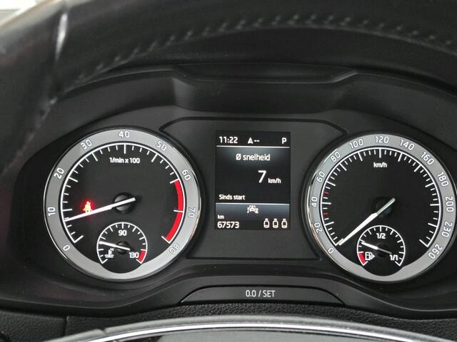 Skoda Karoq 1.5 TSI ACT Business Edition Plus / AUTOMAAT/ CAMERA/ PARK. SENSOREN/ CLIMA/ NAVI/ 17" LMV