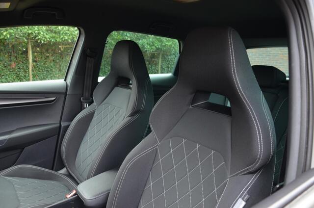 Skoda Karoq 1.5 TSI ACT Sportline Business Automaat/Navi/Audio installatie premium/Led/Pdc/Ecc/Stuur&Stoelverwarming/Virtual Cockpit/Achteruitrijcamera/Cr-Control adaptief/Canton/Privacy-Glass/19-Inch Lmv/Trekhaak wegklapbaar