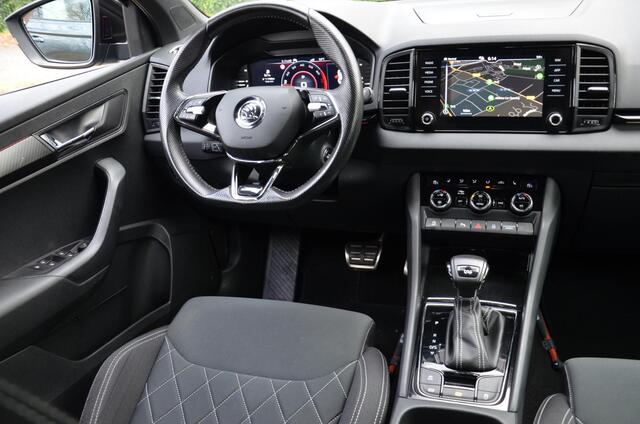 Skoda Karoq 1.5 TSI ACT Sportline Business Automaat/Navi/Led/Pdc/Ecc/Stoel & stuurverwarming/Virtual Cockpit/Achteruitrijcamera/Cr-Control adaptief/Privacy-Glass/wegklapbare Trekhaak