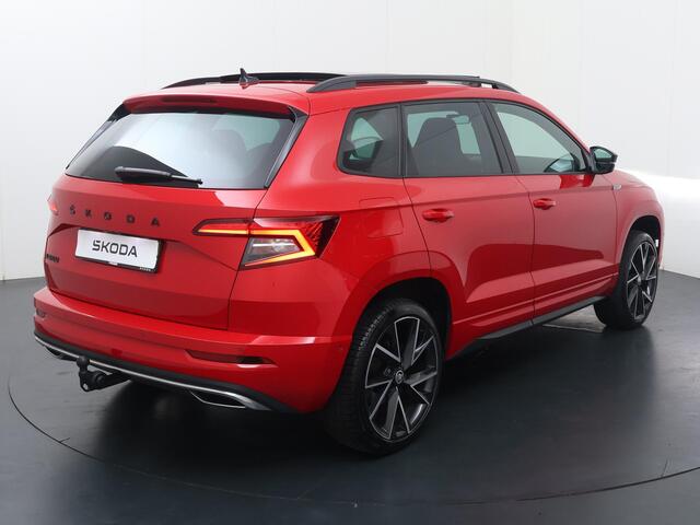 Skoda Karoq 1.5 TSI ACT Sportline Business | 150 PK | Automaat | Trekhaak wegklapbaar | Panoramadak | Navigatiesysteem | Verwarmde voorstoelen |