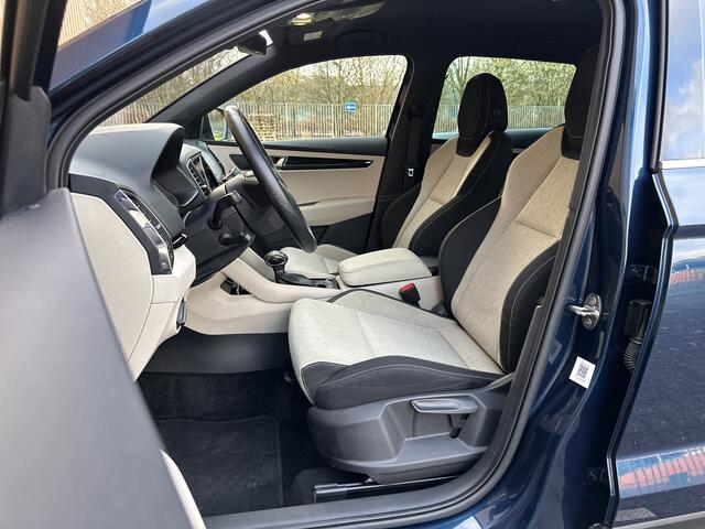 Skoda Karoq 1.5 TSI ACT Style | Stuurwielverwarming | Stoelverwarming | Elektrische Trekhaak | Adaptieve Cruise Control | Achterbank Verwarming | Apple Carplay | Android Auto | Navigatie | DAB |