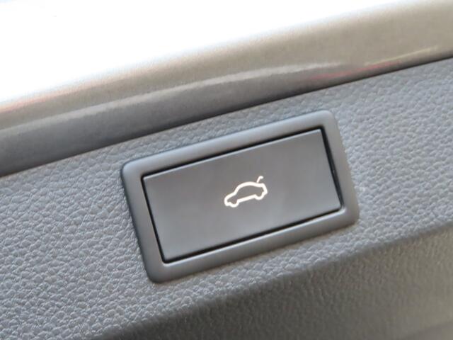 Skoda Karoq 1.5 TSI ACT Sportline Business DSG | all season | verwarmbare achterbank | stuurwiel verwarmbaar | stoelverwarming