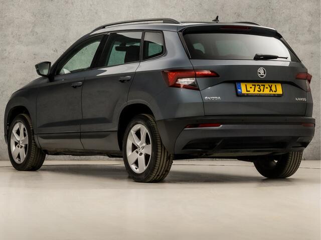 Skoda Karoq 1.5 TSI ACT Sportline Automaat (APPLE CARPLAY, KEYLESS ENTRY, STOELVERWARMING, SPORTSTOELEN, GETINT GLAS, WITTE STIKSELS, CLIMATE CONTROL, BLUETOOTH, NIEUWSTAAT)