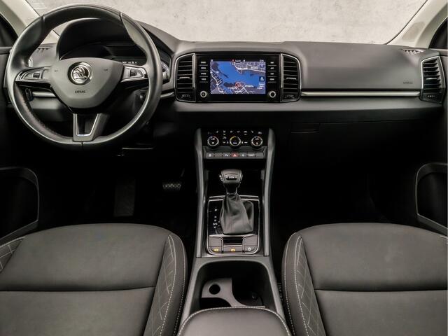 Skoda Karoq 1.5 TSI ACT Sportline Automaat (APPLE CARPLAY, KEYLESS ENTRY, STOELVERWARMING, SPORTSTOELEN, GETINT GLAS, WITTE STIKSELS, CLIMATE CONTROL, BLUETOOTH, NIEUWSTAAT)