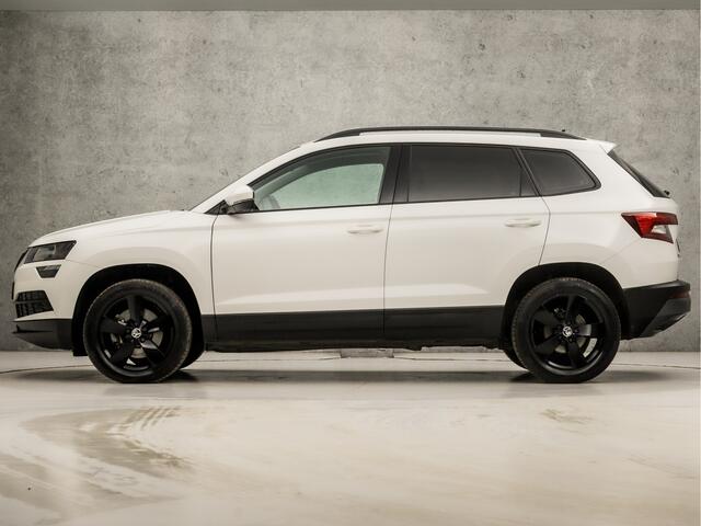 Skoda Karoq 1.0 TSI Black&White Automaat (APPLE CARPLAY, GROOT NAVI, DEALER ONDERHOUDEN, CRUISE CONTROL, GETINT GLAS, SPORTSTOELEN, PARKEERSENSOREN, CRUISE CONTROL, ELEK PAKKET, NIEUWSTAAT)
