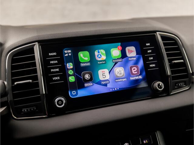 Skoda Karoq 1.0 TSI Black&White Automaat (APPLE CARPLAY, GROOT NAVI, DEALER ONDERHOUDEN, CRUISE CONTROL, GETINT GLAS, SPORTSTOELEN, PARKEERSENSOREN, CRUISE CONTROL, ELEK PAKKET, NIEUWSTAAT)