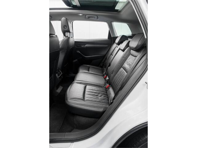 Skoda Karoq 1.5 TSI ACT Style Business Panoramadak Leder Klaptrekhaak Canton audio