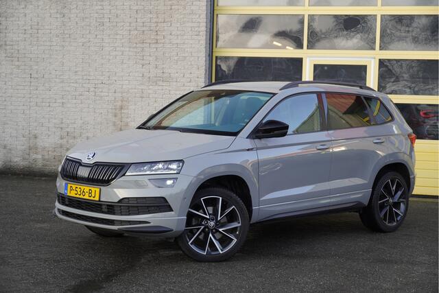 Skoda Karoq 1.5 TSI ACT 150PK! Automaat Sportline Business BJ2022 Lmv 19" | Led V+A | Pdc | Navi | Keyless entry | Elek. trekhaak | Verwarmd voorruit | Achteruitrijcamera | App-Connect | Virtual cockpit | Canton Audio | Verwarmde voorstoelen/stuurwiel | Zwarte hemel