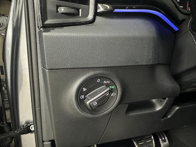 Skoda Karoq 1.5 TSI ACT Sportline Business DSG | Elek. Trekhaak | Navigatiepakket | ACC | Ambient Lighting