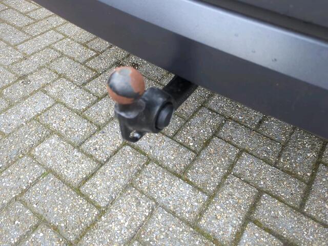 Skoda Karoq 1.5 TSI 150pk DSG ACT Business Edition Plus / Zwenkbare trekhaak / Navigatie / Camera / 17'' LMV