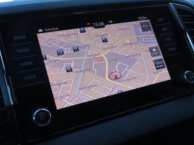 Skoda Karoq 1.5 TSI ACT Sportline Business DSG | pano dak | elektrische achterklep | virtual cockpit