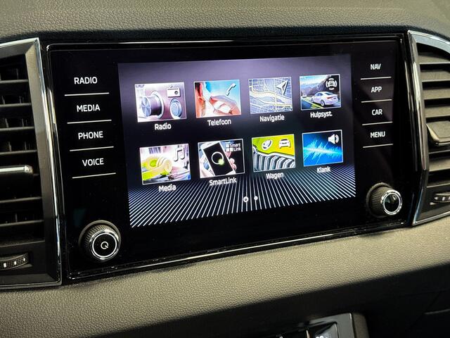 Skoda Karoq 1.5 150pk TSI ACT Business Edition Panoramadak | Parkeer Pakket | Navigatie Amundsen met 8" touchscreen