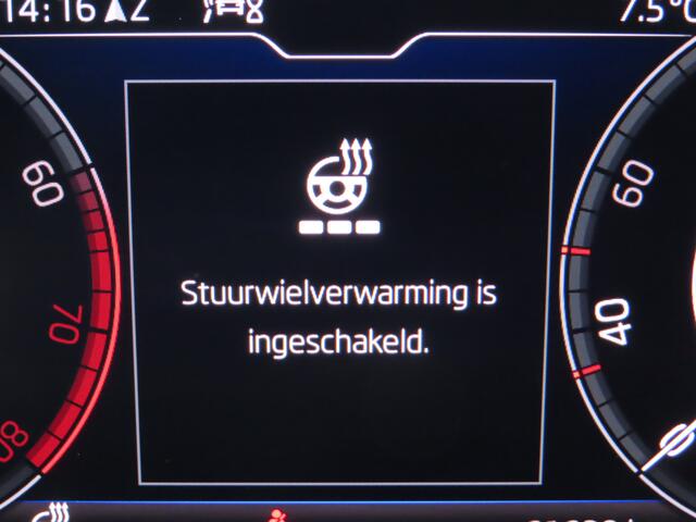 Skoda Karoq 1.5 TSI ACT Clever | stuurwiel verwarmd | verwarmbare voorruit | navi | camera