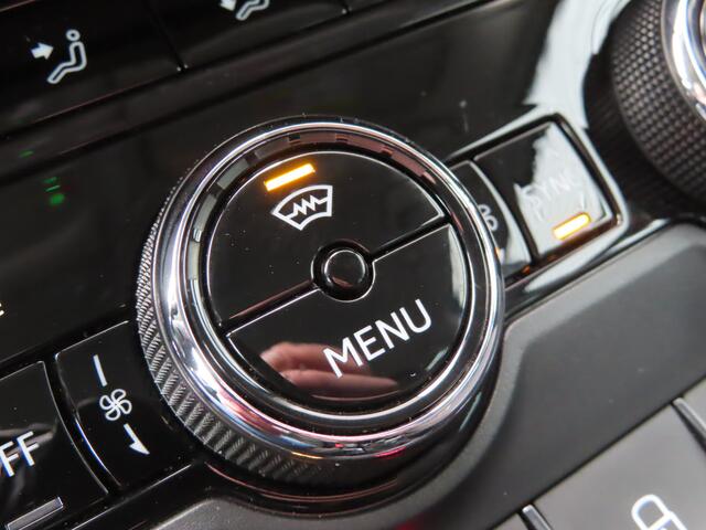 Skoda Karoq 1.5 TSI ACT Clever | stuurwiel verwarmd | verwarmbare voorruit | navi | camera