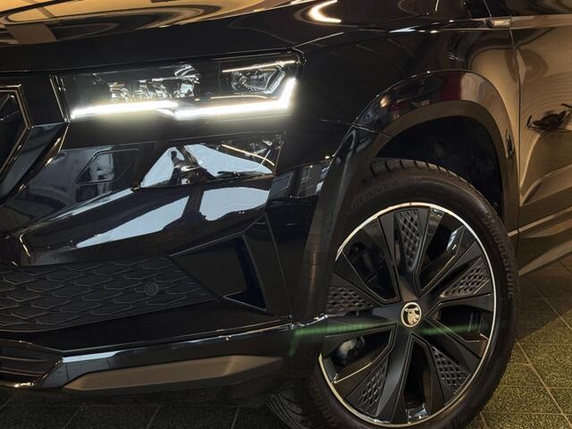 Skoda Karoq 1.5 TSI ACT Sportline Business DSG Pano Virtual ACC Trekhaak Stoelverw 18''