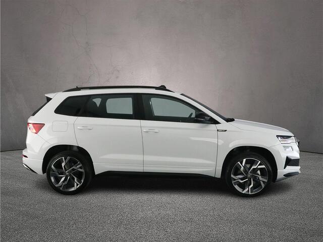 Skoda Karoq Sportline Business 1.5 TSI 150pk DSG Automaat Trekhaak, Panoramadak, CANTON audio, Adaptive cruise control, Elektrische achterklep, LED matrix koplampen