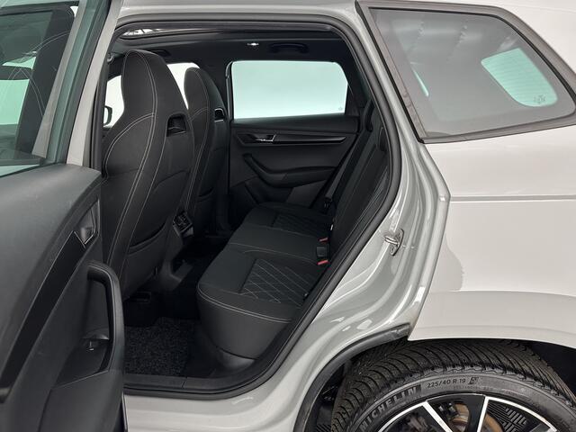 Skoda Karoq 1.5 TSI ACT Sportline Business (INCL.BTW) Aut. *PANO | DIGI-COCKPIT | FULL-LED | ADAPTIVE-CRUISE | CANTON-SOUND | BLIND-SPOT | HEATED-SPORTSEATS | CAMERA | AMBIENT-LIGHT | NAVI-FULLMAP | KEYLESS | DAB+ | TOWBAR | 19''ALU*