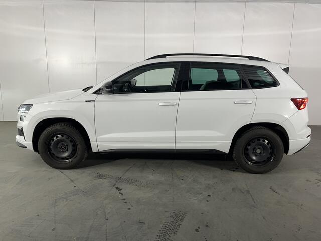 Skoda Karoq 1.5 TSI ACT Sportline / TREKHAAK/ STUUR+STOELVERWARM.V+A/ PARK.SENSOR.V+A/ CAMERA/ DCC/ SMARTLINK/ ACC/ KEYLESS/ NAVI/ RIJ-MODI/ CLIMA/ DAB/ LED/ DIGITAL DASH/ ISOFIX/ 18'' LMV
