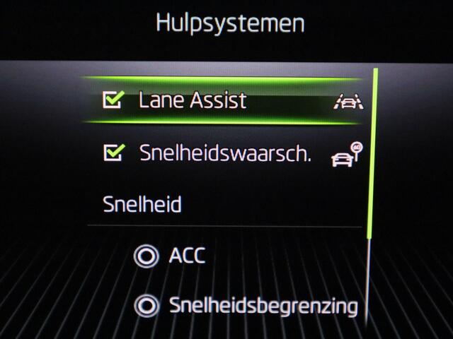 Skoda Karoq 1.0TSI/115PK Selection · Navigatie · Apple/Android Car Play · Camera + Parkeersensoren · Garantie t/m 27-03-2027