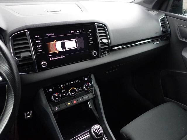 Skoda Karoq 1.5 TSI ACT Sportline Business- RS Interieur, Sfeerverlichting, Carbon, Carplay, Android Auto, Virtual Cockpit