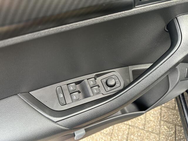 Skoda Karoq 1.5 TSI ACT Sportline Business | Digital dashbord | Stoelverwarming
