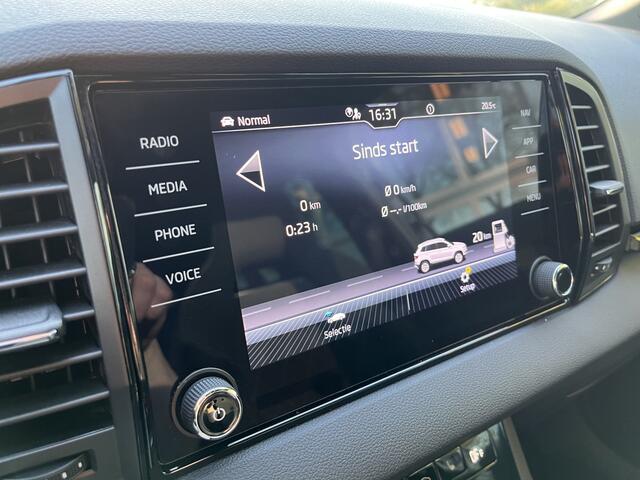 Skoda Karoq 1.5 TSI ACT Sportline Business | AUTOMAAT | CAMERA | CARPLAY | NAVI | PDC V&A | STUUR/STOELVERW. | TREKHAAK AFN.