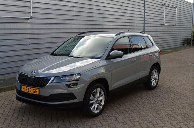 Skoda Karoq 1.5 TSI ACT Business Edition O.a: Trekhaak, PDC, Cruise, Clima, Navi, Carplay, Etc. All-in prijs!