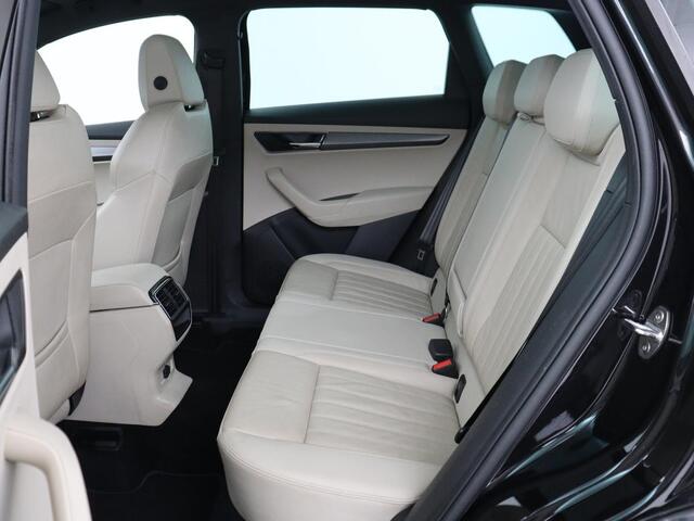 Skoda Karoq 1.5 TSI Business Edition | Panoramadak | Leder | Stoelverwarming | Adaptive cruise | Side Assist | Carplay | Navigatie | Camera | Navigatie | Full LED | Climate control | Parkeerhulp