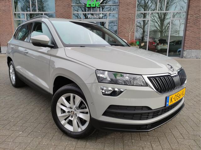 Skoda Karoq 1.5 TSI DSG ACT Business Edition Wegklapbare trekhaak - Dodehoek detectie - Stoel+Voorruit verwarming - 17Inch LMV