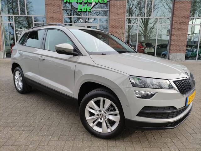 Skoda Karoq 1.5 TSI DSG ACT Business Edition Wegklapbare trekhaak - Dodehoek detectie - Stoel+Voorruit verwarming - 17Inch LMV