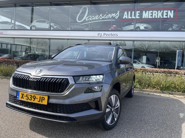 Skoda Karoq 1.5 TSI ACT Business Edition Plus Schuif/kanteldak - Achteruitrijcamera - Elektrische trekhaak - Stoelverwarming - Parkeersensoren - Airco - Apple carplay - Navigatiesysteem - Achterspoiler - Stuur multifunctioneel - Licht metalen velgen 17 inch - Bluetoo
