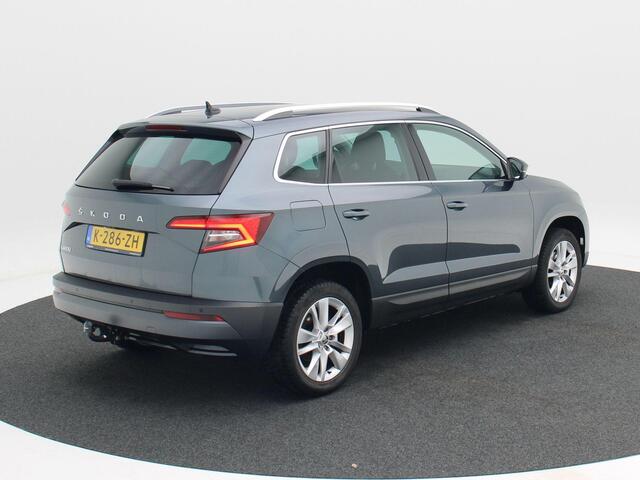 Skoda Karoq 1.5 TSi 150 Pk Automaat Business Edition Plus | Trekhaak | Camera | Stoelverwarming | Adaptive Cruise | CarPlay | 17 Inch