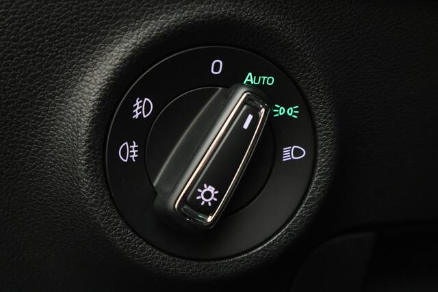 Skoda Karoq 1.5 TSI ACT Style Business Climate, Cruise, Verwarmde Voorruit, Apple Carplay, LED, Trekhaak, 18''