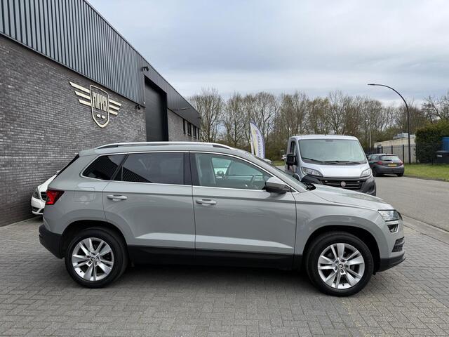 Skoda Karoq 1.5 TSI ACT Business Edition Plus | 1E EIGENAAR | 12MND GARANTIE | AUTOMAAT | LED | SFEERLICHT | TREKHAAK |