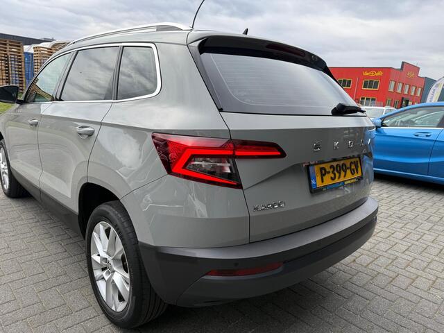 Skoda Karoq 1.5 TSI ACT Business Edition Plus | 1E EIGENAAR | 12MND GARANTIE | AUTOMAAT | LED | SFEERLICHT | TREKHAAK |