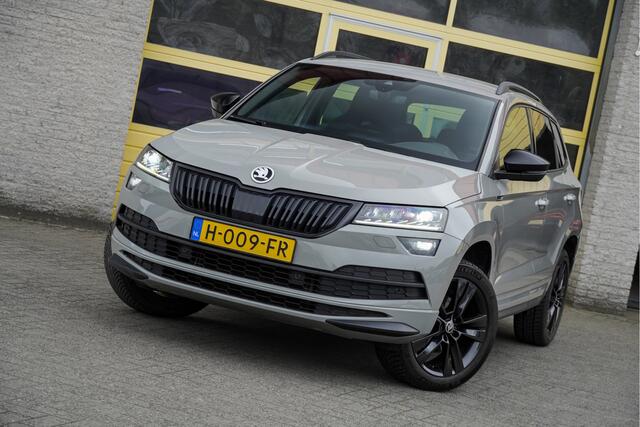 Skoda Karoq 1.5 TSI ACT 150PK! Automaat Sportline Business BJ2020 Lmv 18" | Led V+A | Pdc | Keyless entry | Verwarmde voorruit | Achteruitrijcamera | App-Connect | Navi | Virtual cockpit | Dashboard verlichting | Verwarmde voorstoelen | Zwarte hemel
