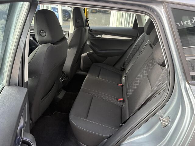 Skoda Karoq 1.5 TSI ACT Business Edition | NAP | Trekhaak | Navigatie | Stoel & stuur verwarming | Cruise adaptief | Key-less start | Parkeersensoren | Climate Control |