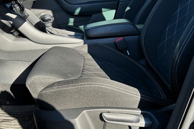 Skoda Karoq 1.5 TSI 150pk DSG Sportline Business 34716KM! PANO TREKHAAK