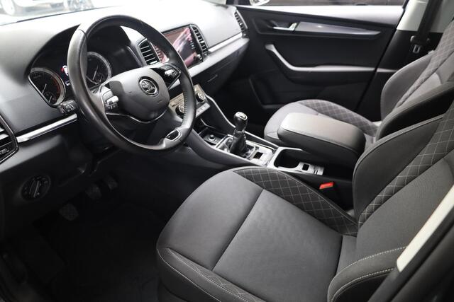 Skoda Karoq 1.0 TSI Business Edition Plus TREKHAAK-ELEC. CAMERA STOELVERWARMING CARPLAY SFEERVERLICHTING DAB NAVI 2xPDC ENZ.