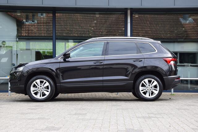 Skoda Karoq 1.5 TSI ACT 150PK Business Edition Plus DSG Automaat | Org. NL | BOVAG Garantie | Trekhaak | Panoramadak | Sportstuur | Full LED | Achteruitrijcamera | Navigatie | All Season Banden |