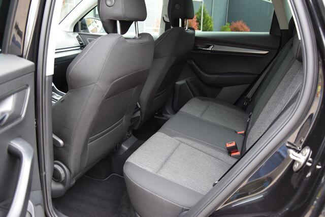 Skoda Karoq 1.5 TSI ACT 150PK Business Edition Plus DSG Automaat | Org. NL | BOVAG Garantie | Trekhaak | Panoramadak | Sportstuur | Full LED | Achteruitrijcamera | Navigatie | All Season Banden |