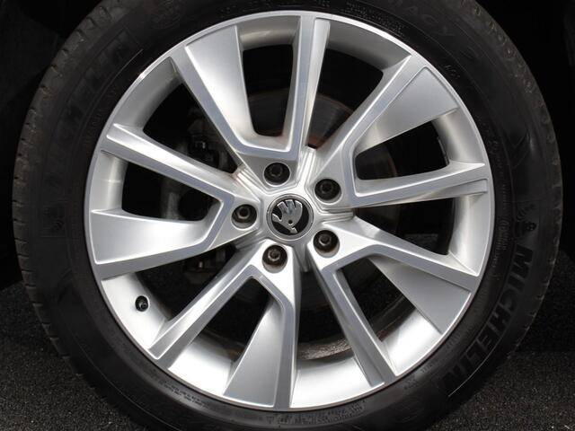 Skoda Karoq 1.5 TSI 150pk Automaat Style Climate Control Cruise Control LED Lichtmetalen velgen Navigatie Apple Carplay/ Android Auto Keyless