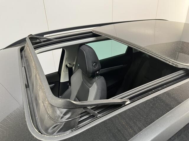 Skoda Karoq 1.0 TSI Ambition Tour / PANODAK/ KEYLESS/ STOELVERWARMING V&A/ DIGITAL DASH/ CRUISE/ SMARTLINK/ NAV/ CLIMA/ PARK. SENSOREN + CAMERA