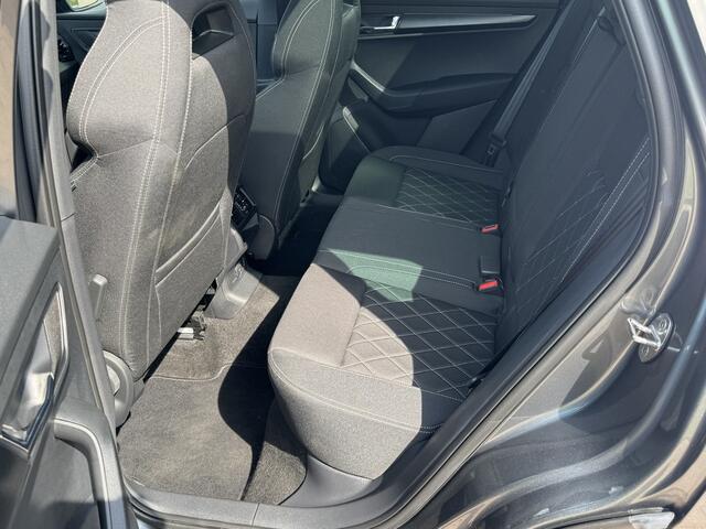 Skoda Karoq 1.5 TSI ACT Sportline Business | PANORAMADAK | 19 inch lichtmetalen velgen | Sportstoelen | Stoelverwarming |